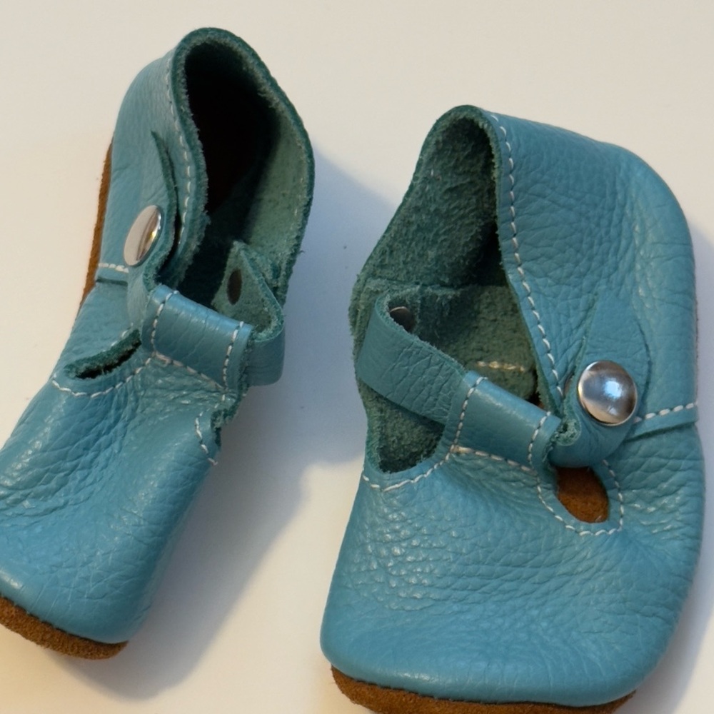Size 4 Mon petit shoes teal t-straps
